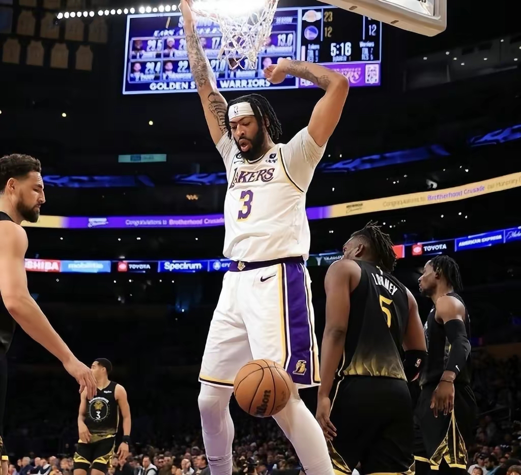 艾尚娱乐网页版-刚刚！加时末段埃因霍温调整名单以备荷甲湖人怒砍21分，Rookie在切尔西比赛中伤愈复出(湖人队最新比赛结果)