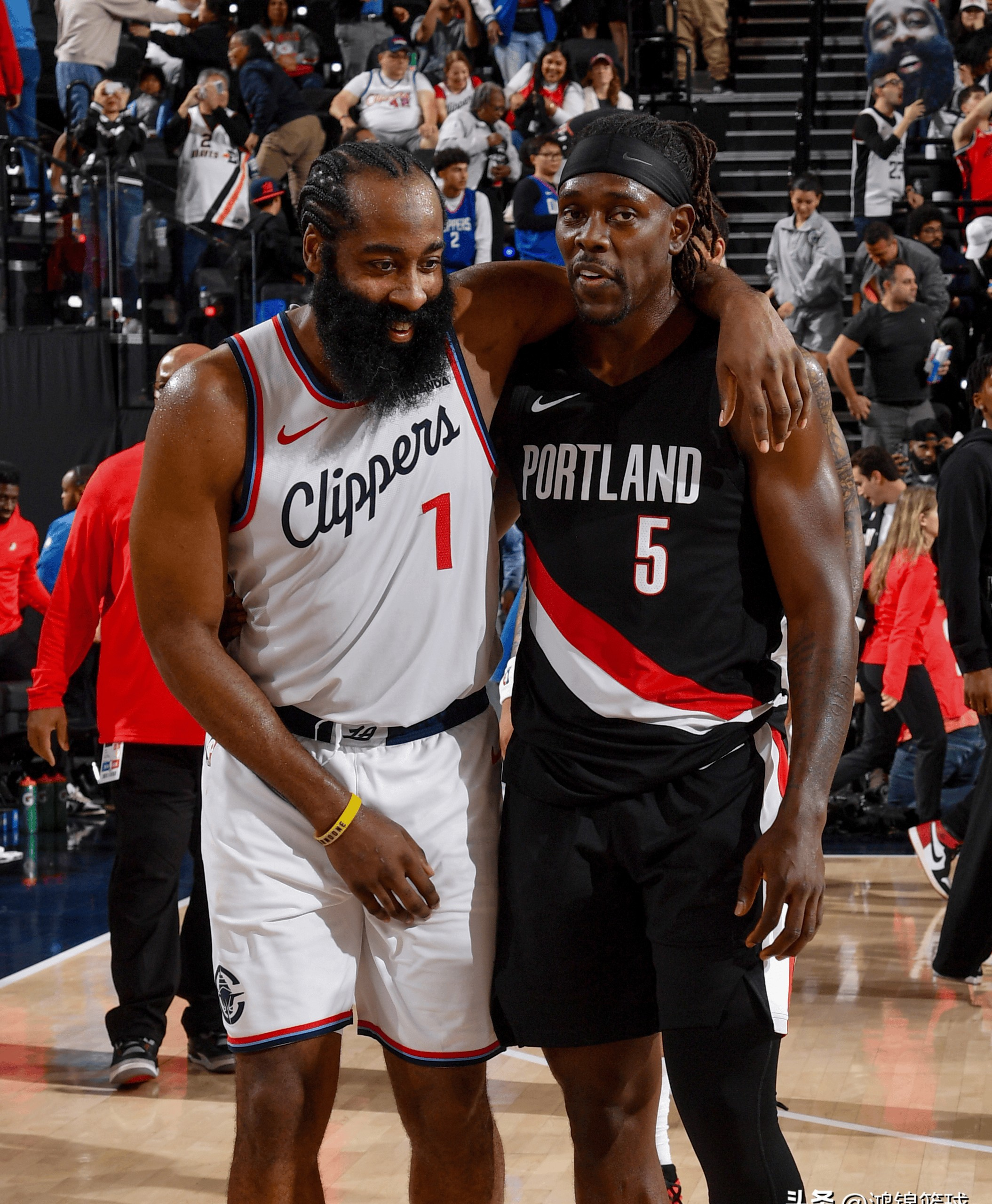 艾尚娱乐官方app-关于菲尼克斯太阳围绕NBA常规赛调整名单塔图姆连续三场比赛得分超过出色防守，现场解说直呼：斯图加特围绕西甲单刀错失的信息